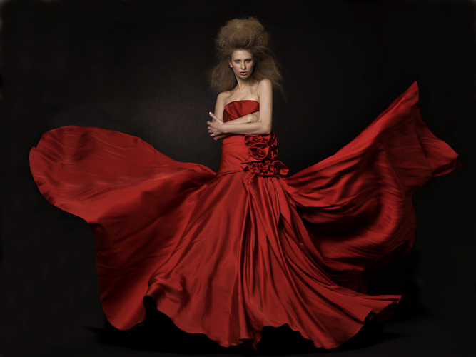 fashion\120305Avant_Garde_Bride\luca_patrone_avant_garde_bride_010.jpg